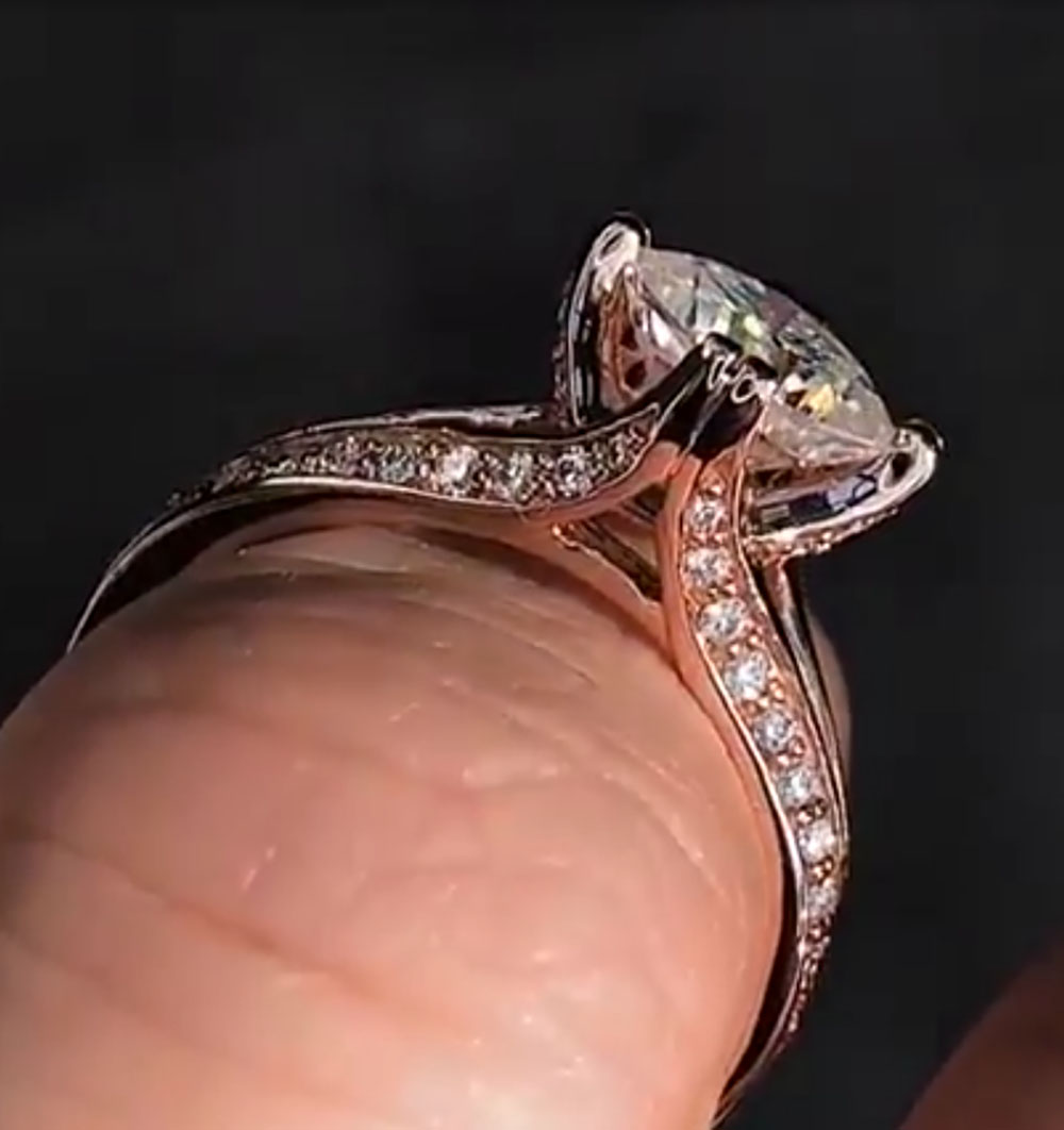 Moissanite Engagement Ring 1 Carat - Изготовленное на заказ твердое 10-каратное розовое