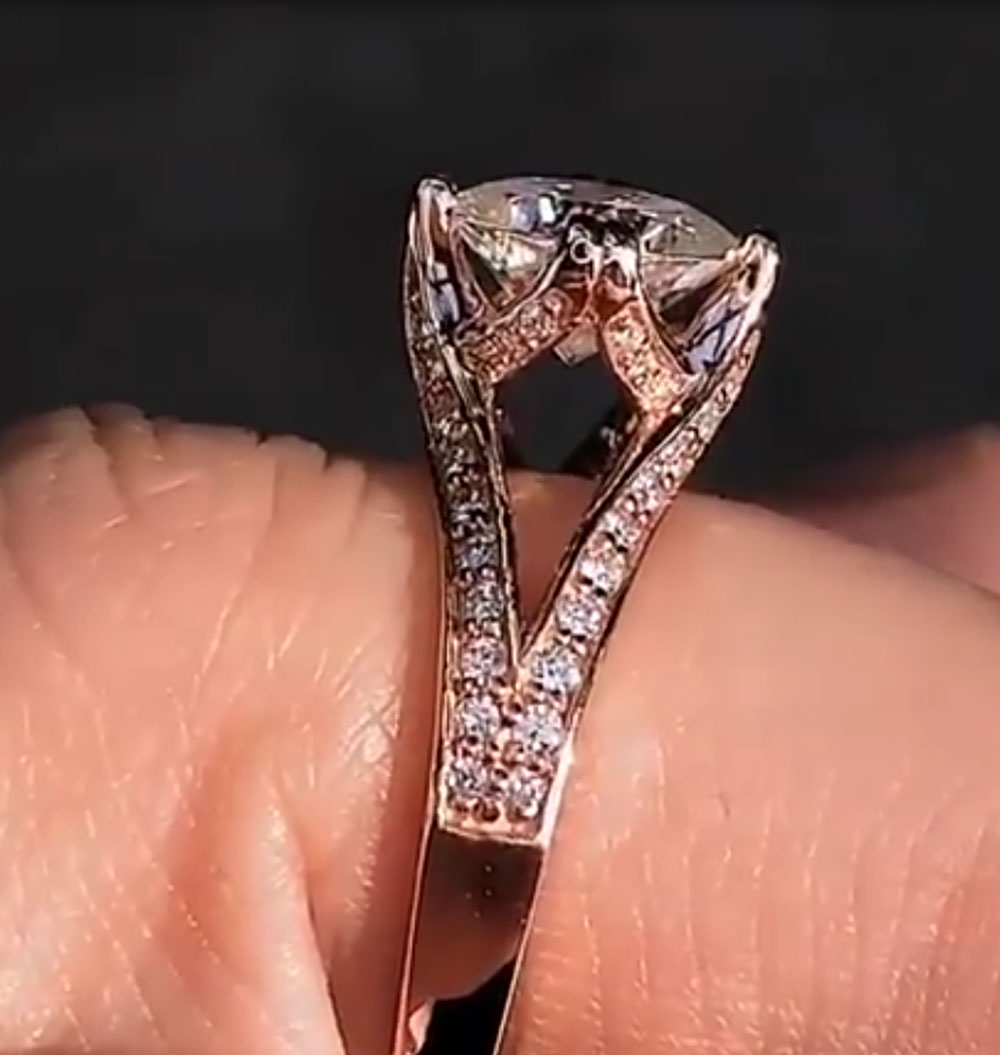 Изготовленное на заказ твердое – обзор и цена Moissanite Engagement Ring 1 Carat
