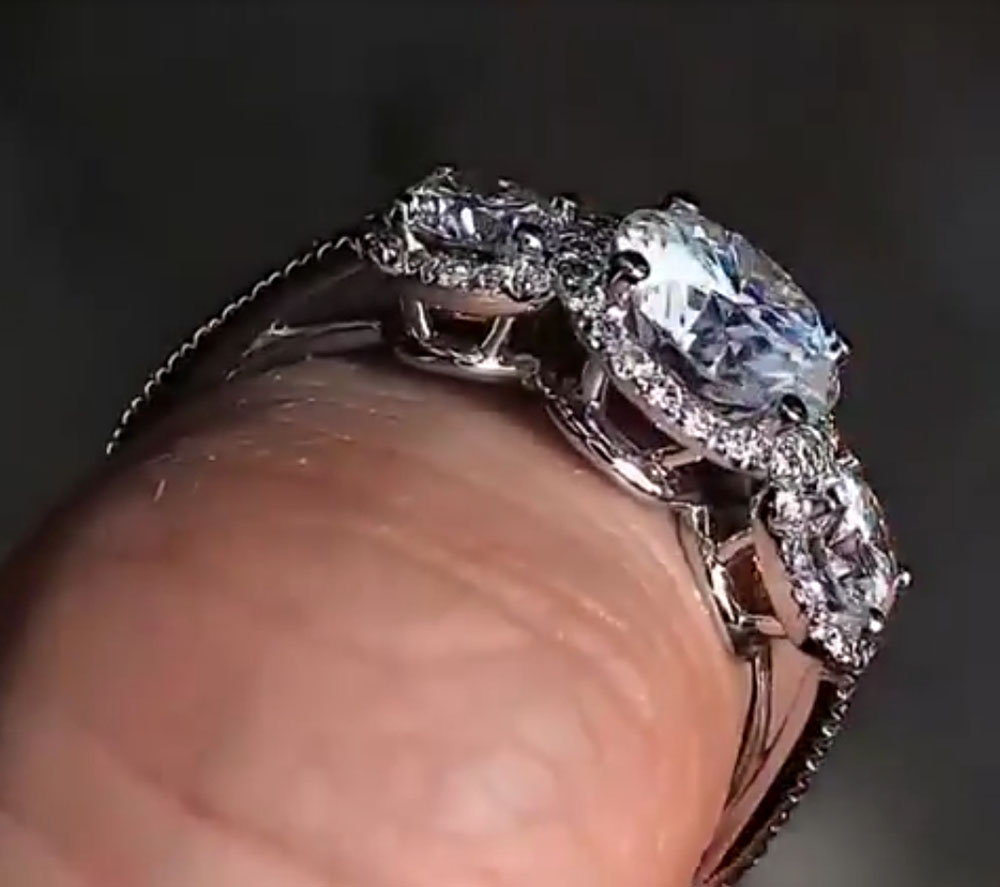 Изготовленное на заказ настоящ – обзор и цена Moissanite Engagement Ring 1 Carat