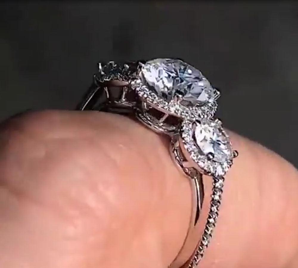 Изготовленное на заказ настоящ – обзор и цена Moissanite Engagement Ring 1 Carat