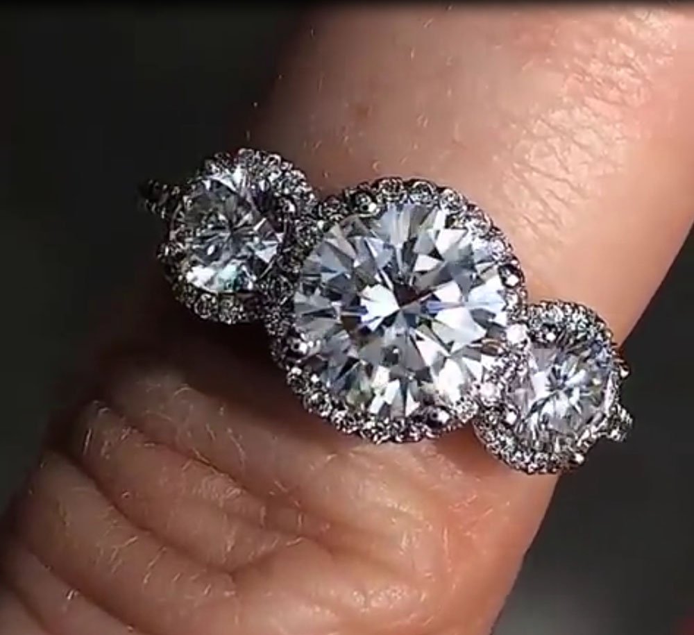 Изготовленное на заказ настоящ – обзор и цена Moissanite Engagement Ring 1 Carat